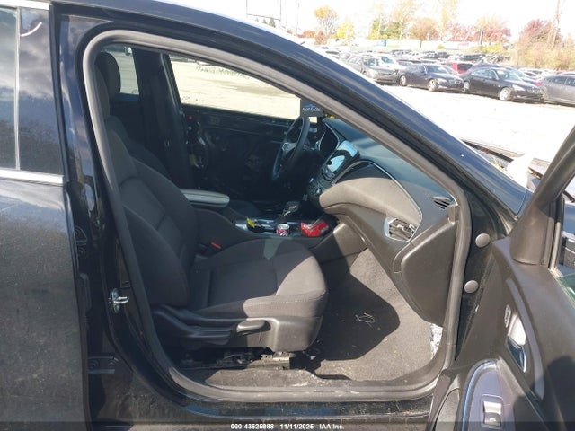 2021 CHEVROLET MALIBU 1G1ZD5ST6MF031085 Photo 4