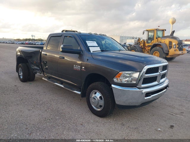 43626395 :رقم المزاد ، 3C63RRGL1JG220775 vin ، 2018 Ram 3500 Tradesman  4x4 8' Box مزاد بيع