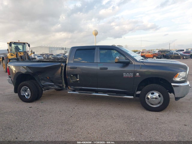 43626395 :رقم المزاد ، 3C63RRGL1JG220775 vin ، 2018 Ram 3500 Tradesman  4x4 8' Box مزاد بيع