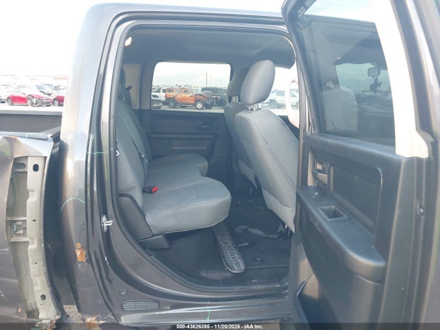 43626395 :رقم المزاد ، 3C63RRGL1JG220775 vin ، 2018 Ram 3500 Tradesman  4x4 8' Box مزاد بيع