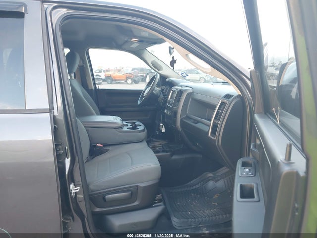 43626395 :رقم المزاد ، 3C63RRGL1JG220775 vin ، 2018 Ram 3500 Tradesman  4x4 8' Box مزاد بيع