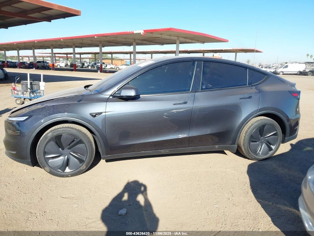 Tesla Model Y Rwd 2026 7SAYGDED5TA470466 Image 14