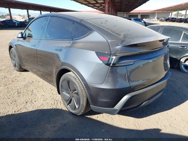 2026 TESLA MODEL Y 7SAYGDED5TA470466 Photo 2