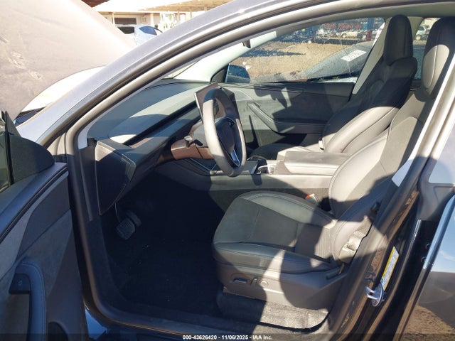 2026 TESLA MODEL Y 7SAYGDED5TA470466 Photo 4