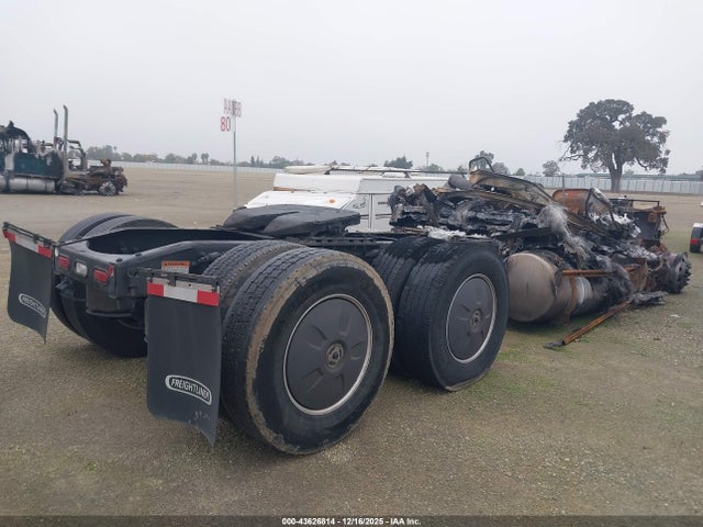 3AKJHHDRXRSVH9443 Freightliner New Cascadia 126