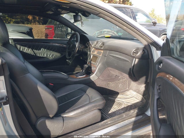 2008 MERCEDES-BENZ CLK 550 WDBTJ72H98F237969 Photo 4