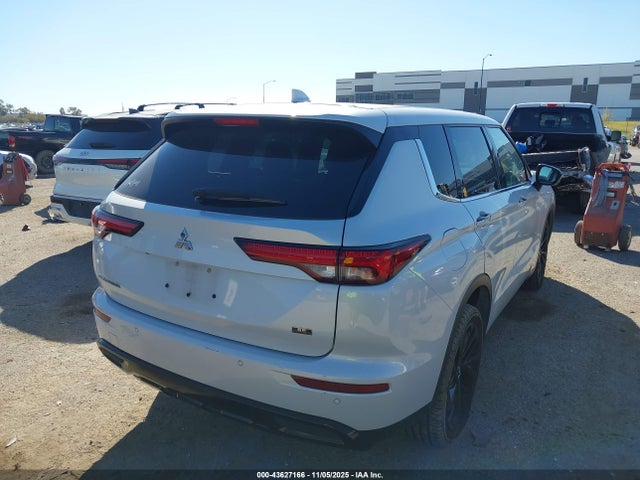 2023 MITSUBISHI OUTLANDER JA4J3UA81PZ018479 Photo 3