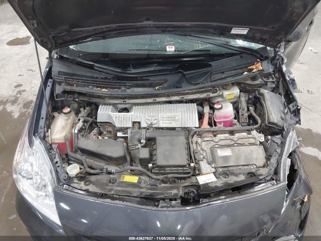 JTDKN3DU0F0421945 Toyota Prius Two