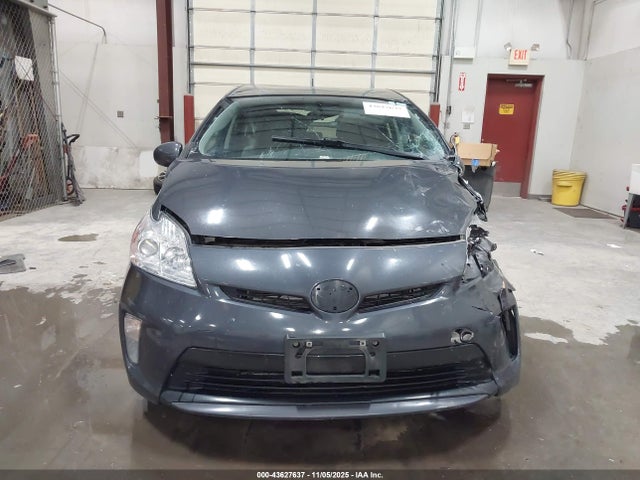 JTDKN3DU0F0421945 Toyota Prius Two