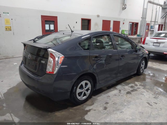 JTDKN3DU0F0421945 Toyota Prius Two