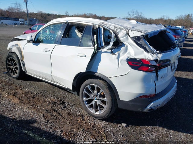 2025 BMW X5 5UX23EU00S9Z47933 Photo 2