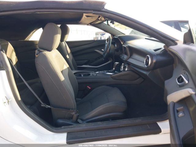 2020 CHEVROLET CAMARO 1G1FB3DS1L0111431 Photo 4