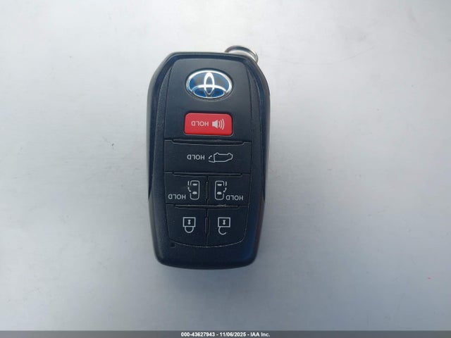 5TDJRKEC6NS111567 Toyota SIENNA XLE