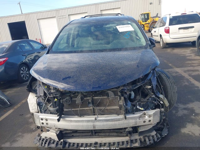 5TDJRKEC6NS111567 Toyota SIENNA XLE
