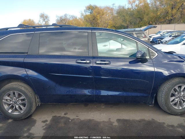 5TDJRKEC6NS111567 Toyota SIENNA XLE