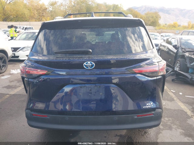 5TDJRKEC6NS111567 Toyota SIENNA XLE