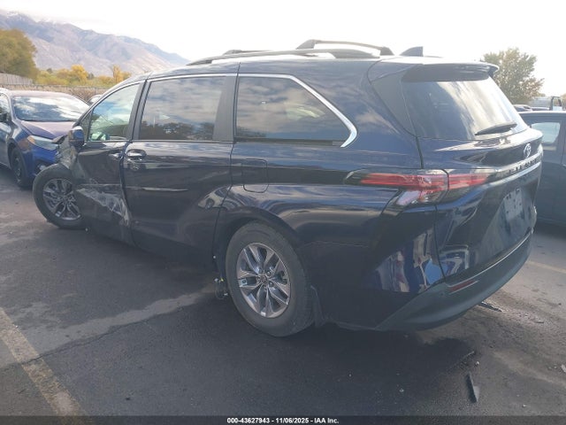 5TDJRKEC6NS111567 Toyota SIENNA XLE