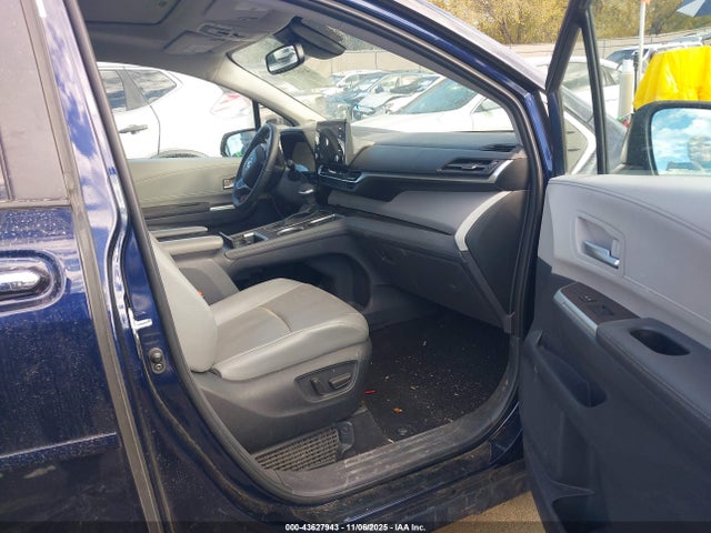 5TDJRKEC6NS111567 Toyota SIENNA XLE