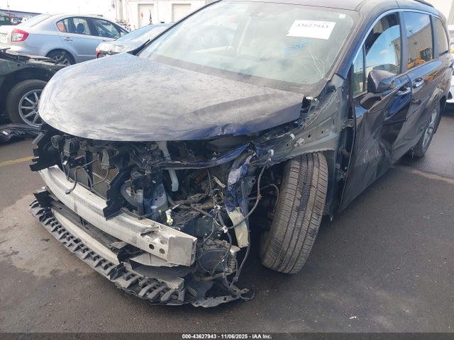 5TDJRKEC6NS111567 Toyota SIENNA XLE