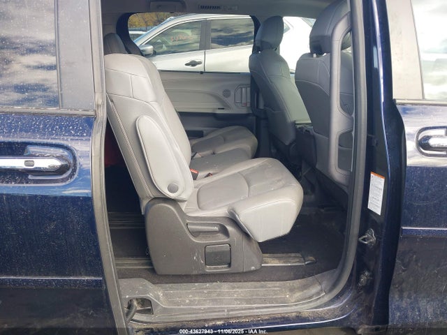5TDJRKEC6NS111567 Toyota SIENNA XLE