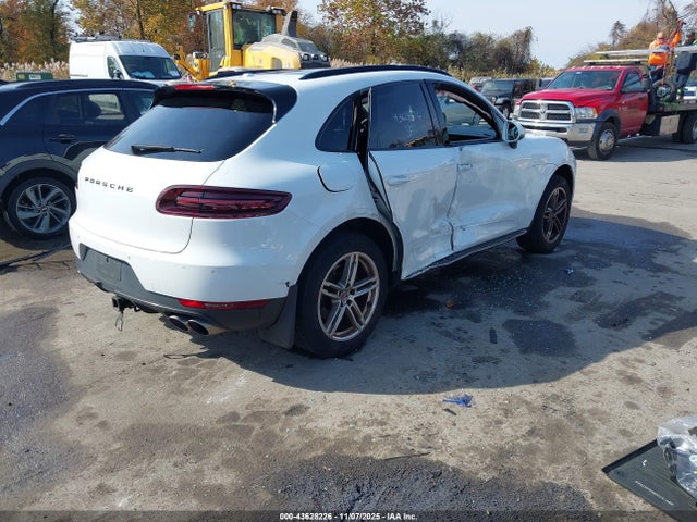 2017 PORSCHE MACAN WP1AB2A59HLB11997 Photo 3