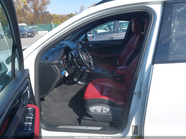 2017 PORSCHE MACAN WP1AB2A59HLB11997 Photo 4