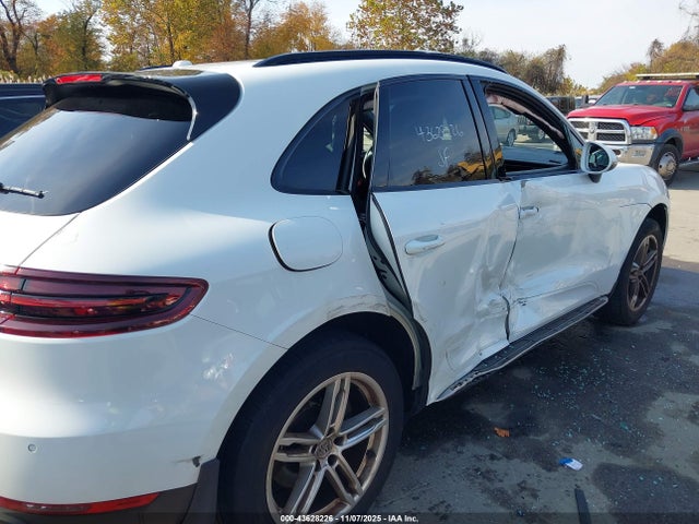 2017 PORSCHE MACAN WP1AB2A59HLB11997 Photo 5