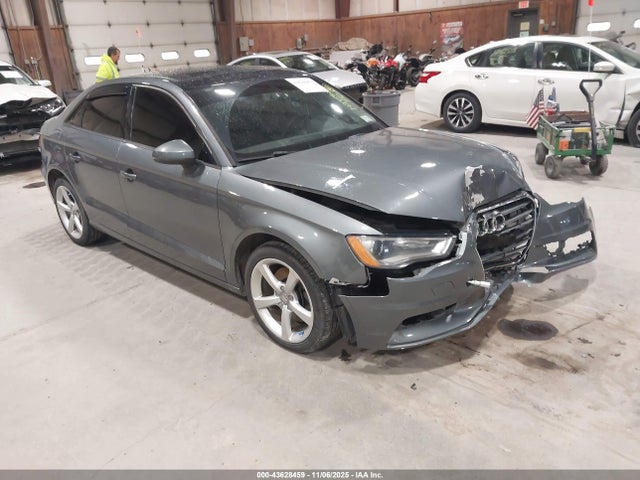 2015 AUDI A3 WAUACGFF1F1020029 Photo 0
