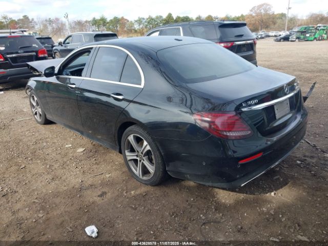 2018 MERCEDES-BENZ E 300 WDDZF4KB1JA320909 Photo 2