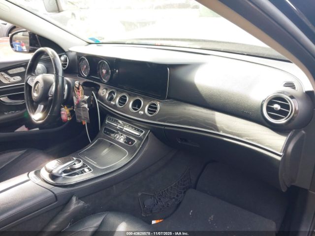2018 MERCEDES-BENZ E 300 WDDZF4KB1JA320909 Photo 4