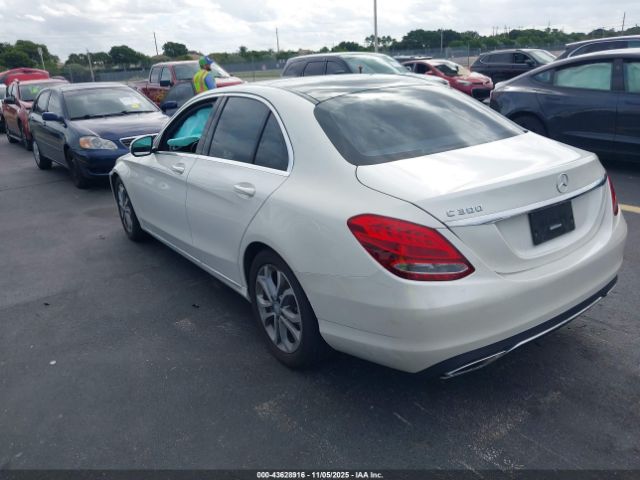 2015 MERCEDES-BENZ C 300 55SWF4JB9FU068760 Photo 2
