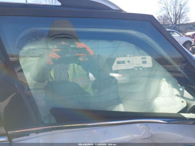 2018 MINI COUNTRYMAN WMZYV5C38J3E04979 Photo 4