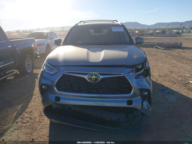 Toyota Highlander Platinum 2024 5TDKDRAH6RS536225 Image 12
