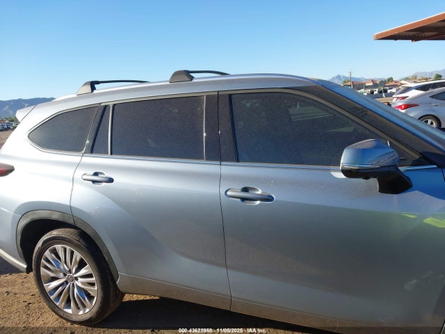 Toyota Highlander Platinum 2024 5TDKDRAH6RS536225 Image 13