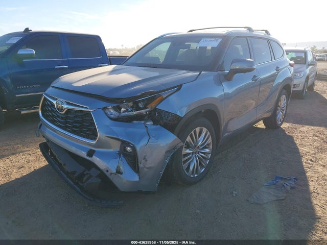Toyota Highlander Platinum 2024 5TDKDRAH6RS536225 Image 2