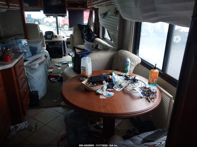 43629005 :رقم المزاد ، 4UZAAHBS74CM35659 vin ، 2004 Freightliner Chassis X Line Motor Home مزاد بيع
