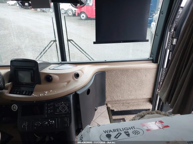 43629005 :رقم المزاد ، 4UZAAHBS74CM35659 vin ، 2004 Freightliner Chassis X Line Motor Home مزاد بيع