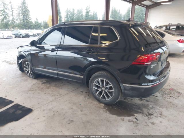 2018 VOLKSWAGEN TIGUAN 3VV3B7AX9JM213704 Photo 2