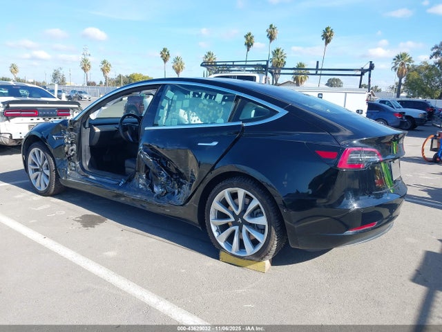 2018 TESLA MODEL 3 5YJ3E1EA8JF169904 Photo 2