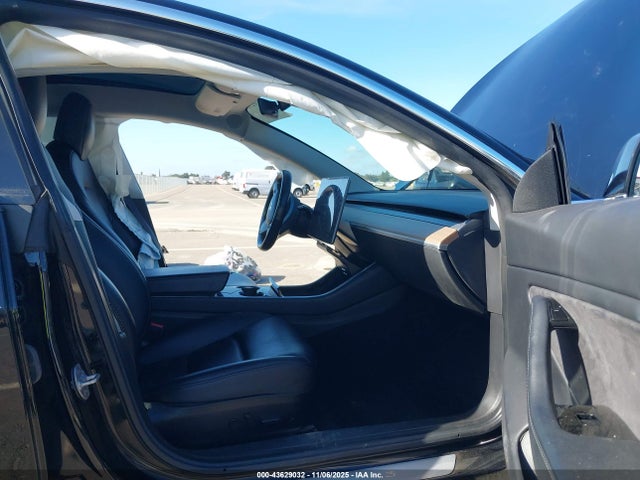 2018 TESLA MODEL 3 5YJ3E1EA8JF169904 Photo 4