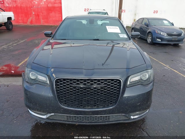 Продажа на аукционе авто 2018 Chrysler 300 S, vin: 2C3CCABG0JH192347, номер лота: 43629294