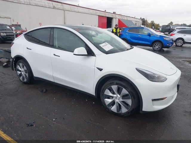 2023 TESLA MODEL Y 7SAYGDEE8PF963253 Photo 0