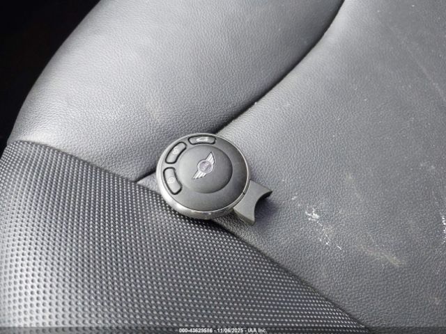 2011 MINI COOPER WMWSU3C56BT184123 Photo 10