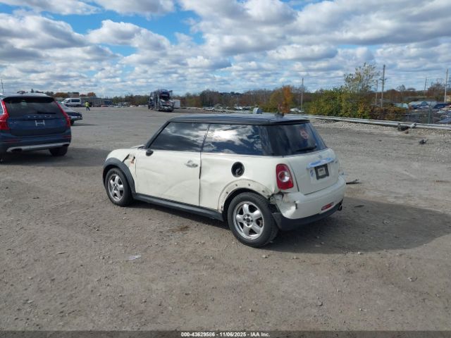 2011 MINI COOPER WMWSU3C56BT184123 Photo 2
