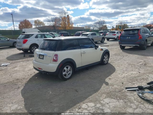 2011 MINI COOPER WMWSU3C56BT184123 Photo 3