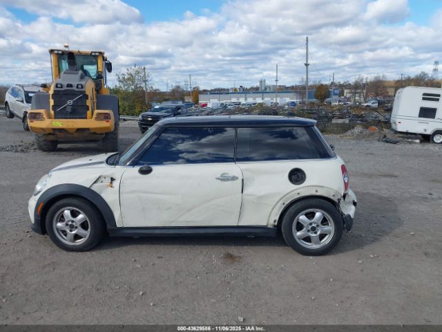 2011 MINI COOPER WMWSU3C56BT184123 Photo 5