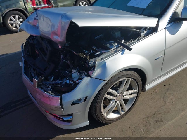 Продаж на аукціоні авто 2012 Mercedes-benz C 250 Luxury/sport, vin: WDDGF4HB9CA601941, номер лоту: 43629608