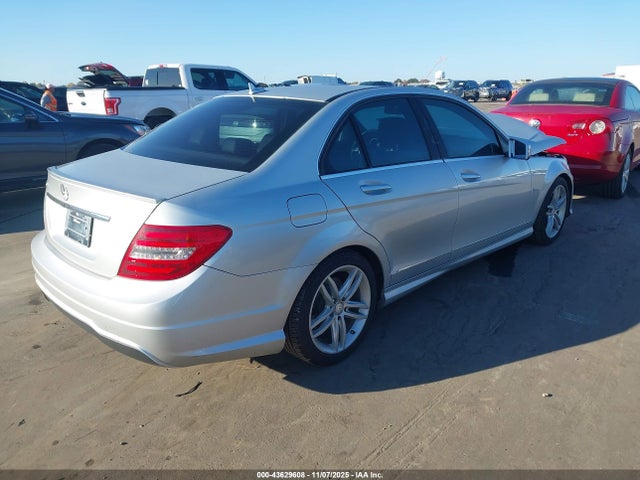 Продаж на аукціоні авто 2012 Mercedes-benz C 250 Luxury/sport, vin: WDDGF4HB9CA601941, номер лоту: 43629608