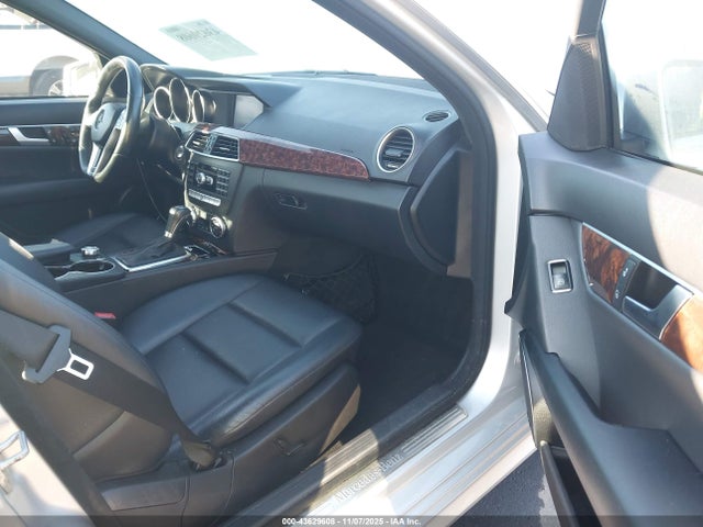 Продаж на аукціоні авто 2012 Mercedes-benz C 250 Luxury/sport, vin: WDDGF4HB9CA601941, номер лоту: 43629608