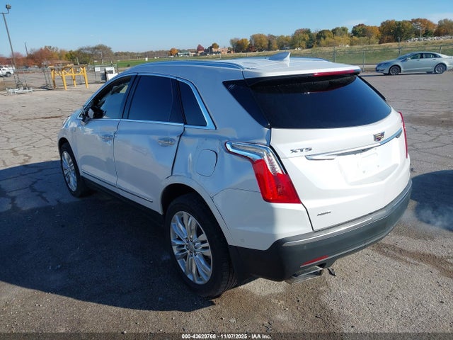 2019 CADILLAC XT5 1GYKNFRS3KZ163140 Photo 2